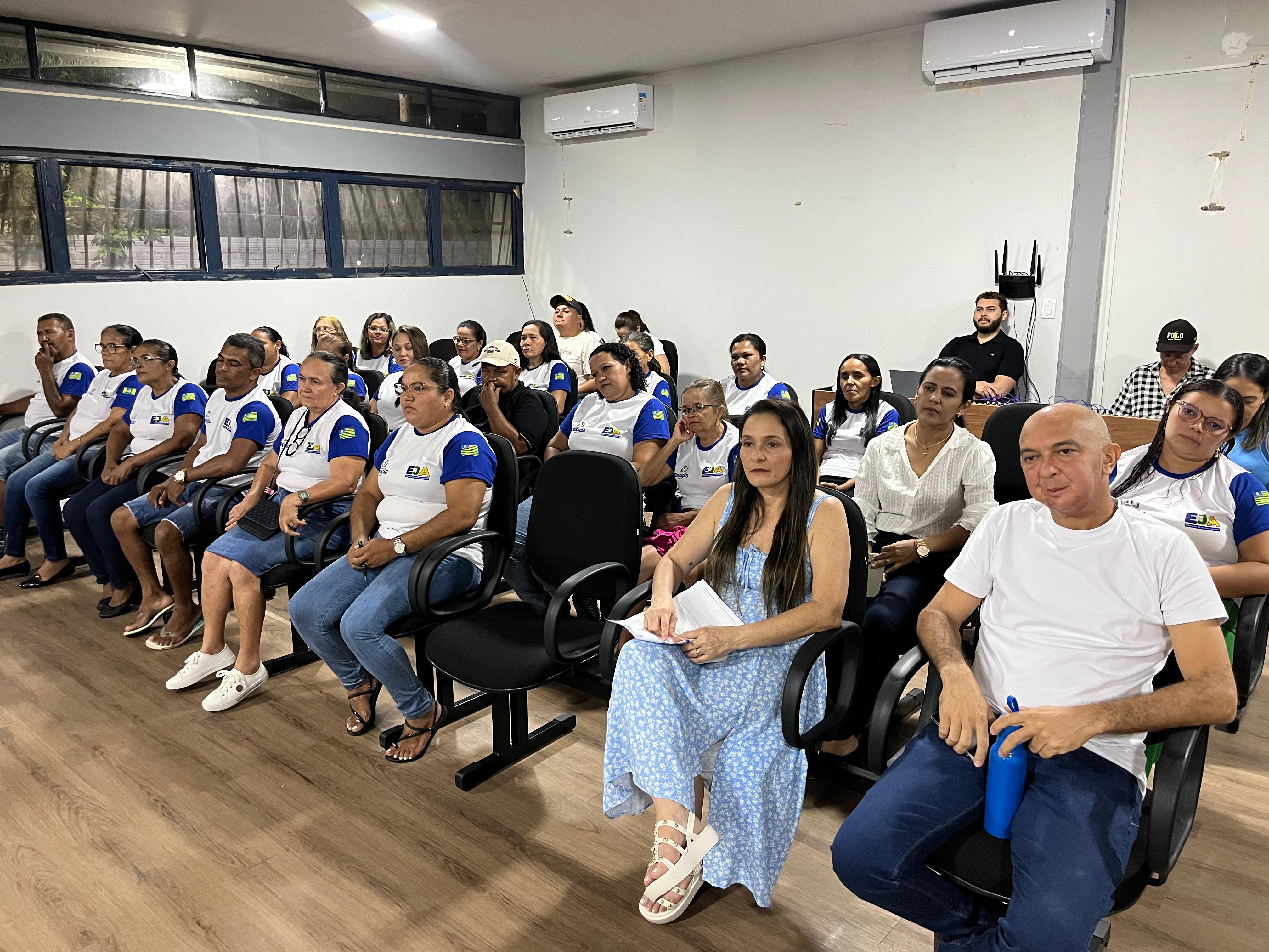 Nesta quarta feira 14/05/2025, tivemos a visita da turma de alunos do EJA, da escola Dedila Melo. 